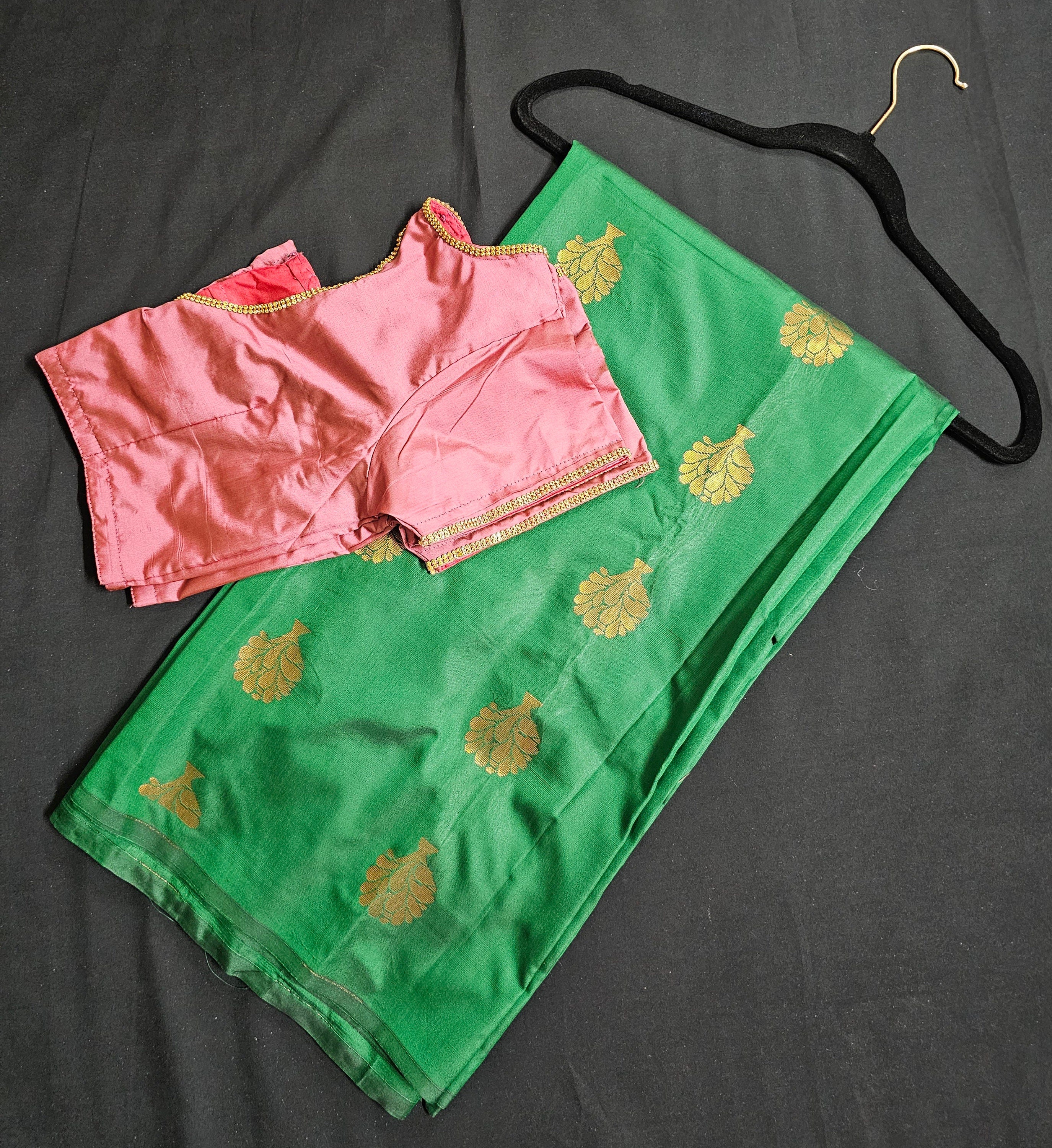 Arani soft silk saree big putta work rich pallu and contrast stitched Blouse - Blouse size 36 (Self alter Upto 40)