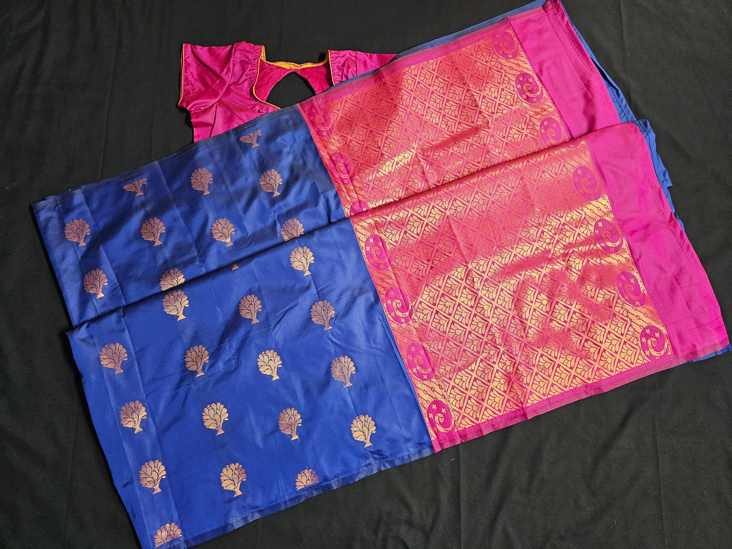 Arani soft silk saree big putta work rich pallu and contrast stitched Blouse - Blouse size 34 (Self alter Upto 38)