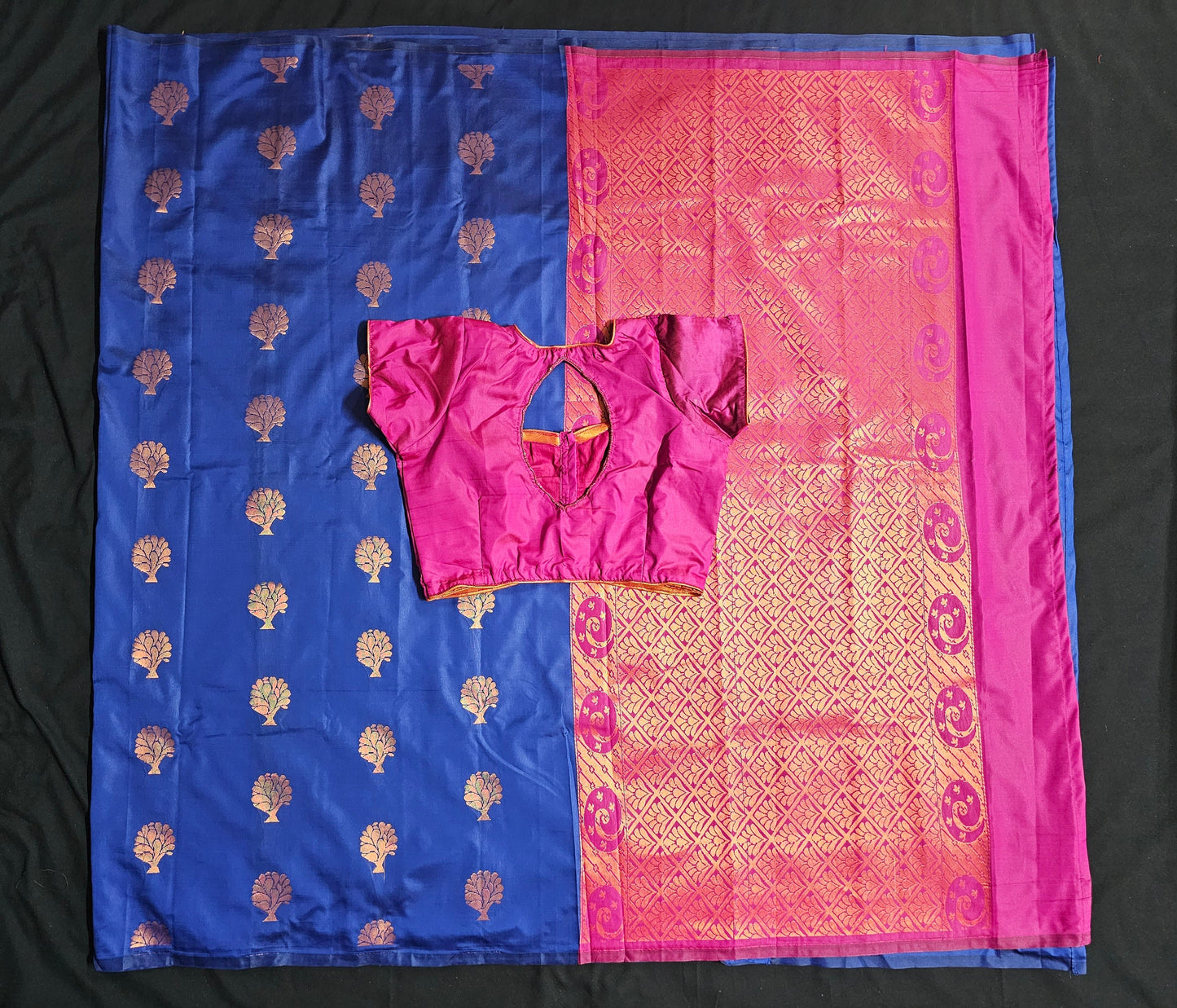 Arani soft silk saree big putta work rich pallu and contrast stitched Blouse - Blouse size 34 (Self alter Upto 38)