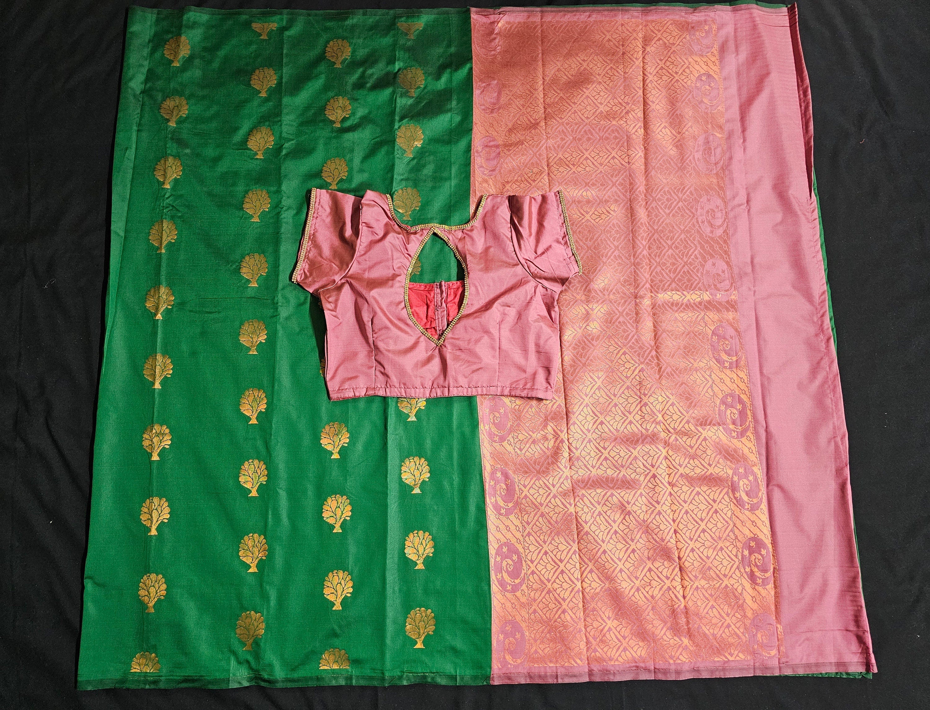 Arani soft silk saree big putta work rich pallu and contrast stitched Blouse - Blouse size 36 (Self alter Upto 40)