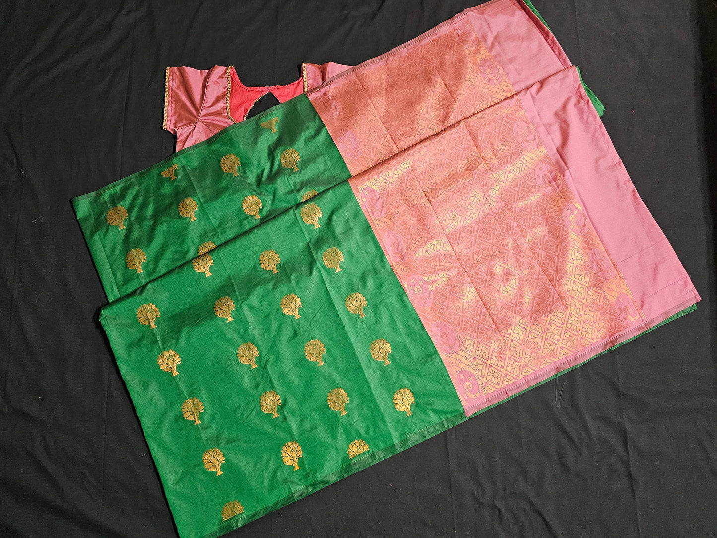 Arani soft silk saree big putta work rich pallu and contrast stitched Blouse - Blouse size 36 (Self alter Upto 40)