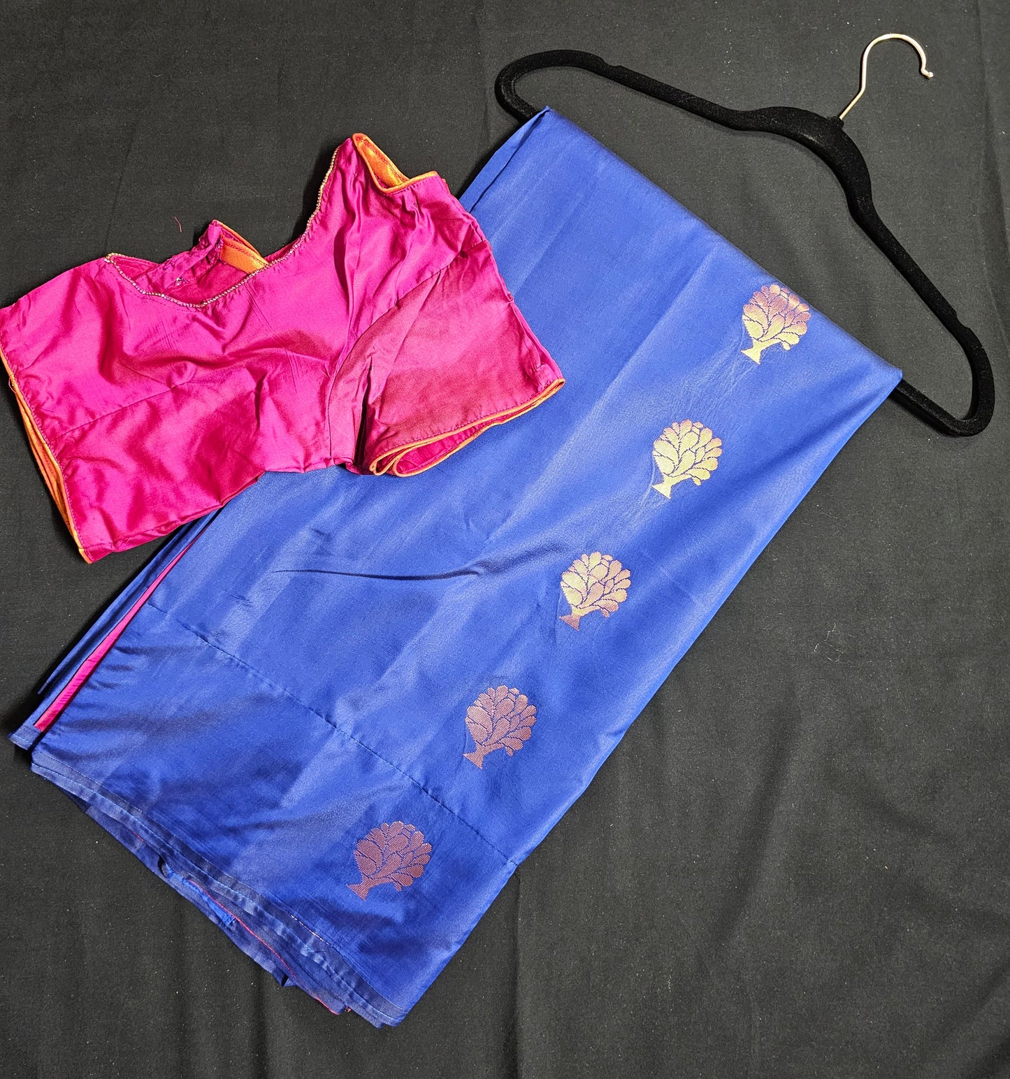 Arani soft silk saree big putta work rich pallu and contrast stitched Blouse - Blouse size 34 (Self alter Upto 38)