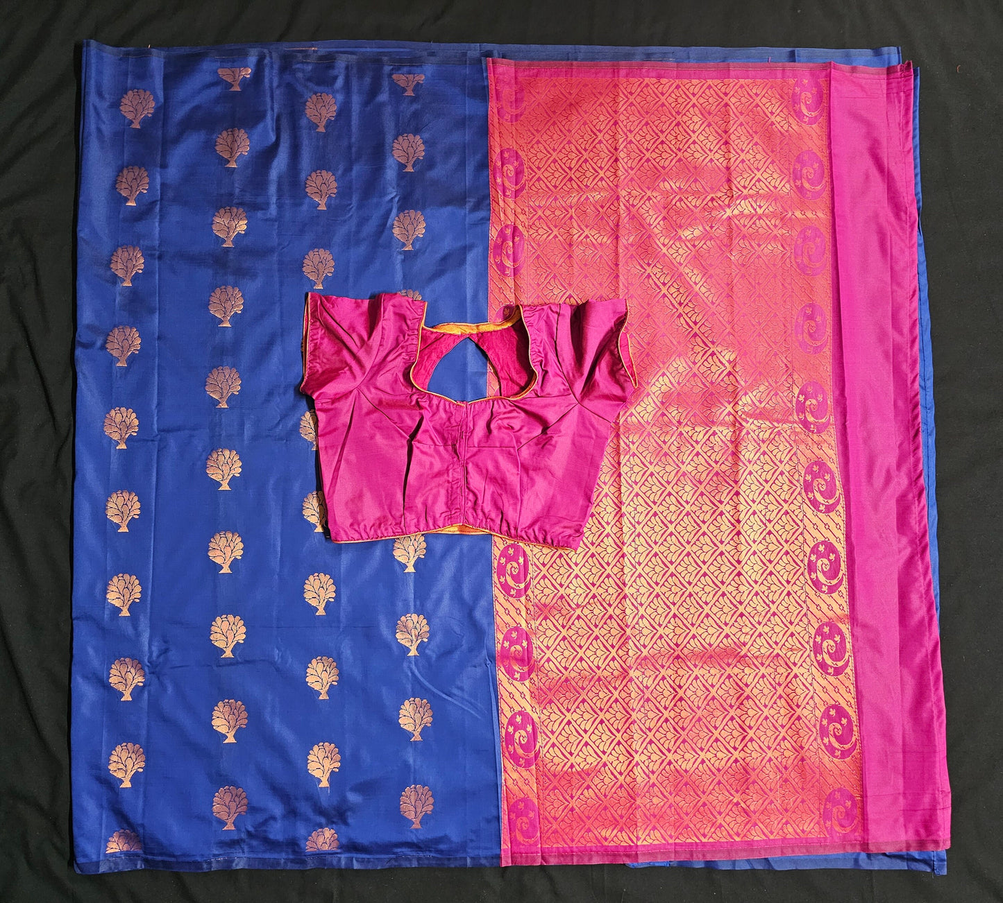 Arani soft silk saree big putta work rich pallu and contrast stitched Blouse - Blouse size 34 (Self alter Upto 38)