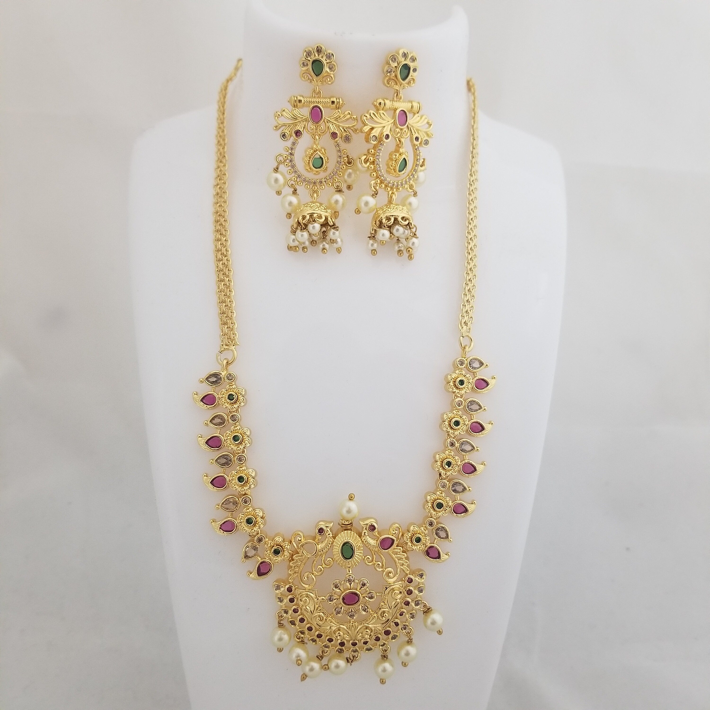 Premium Quality Gold finish Necklace with Beautiful Earrings