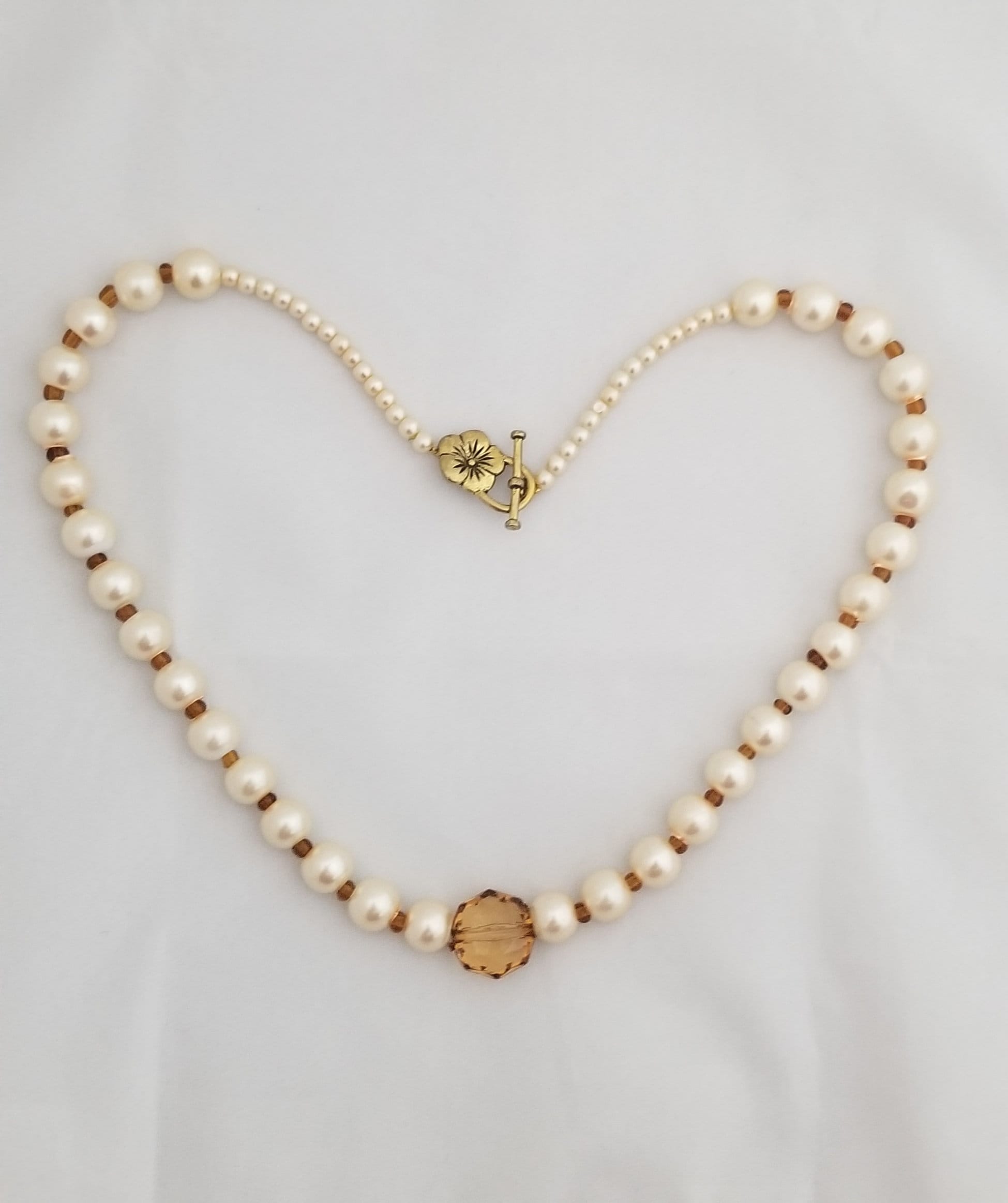 Pearl chain with glass beads