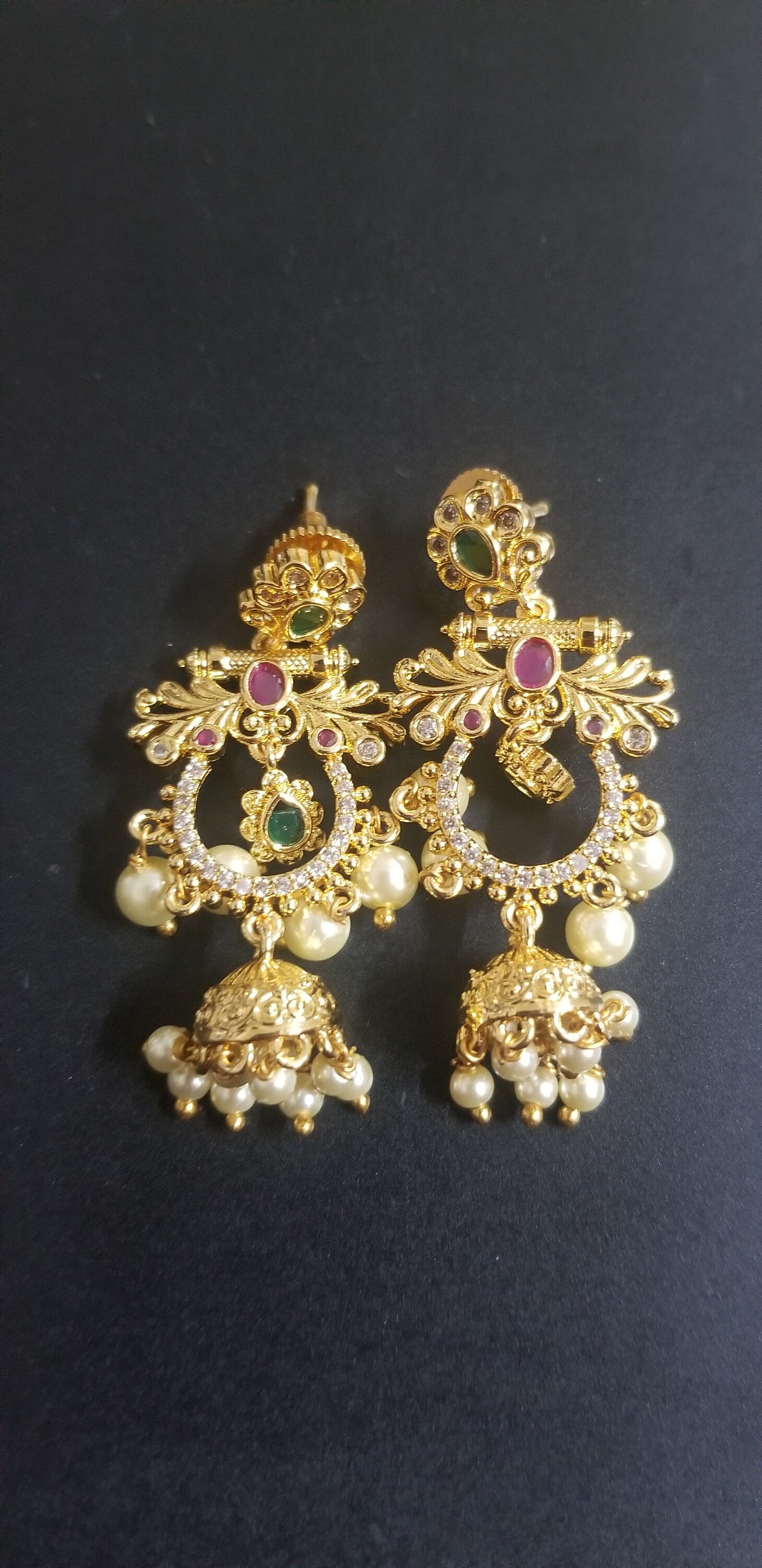 Premium Quality Gold finish Necklace with Beautiful Earrings