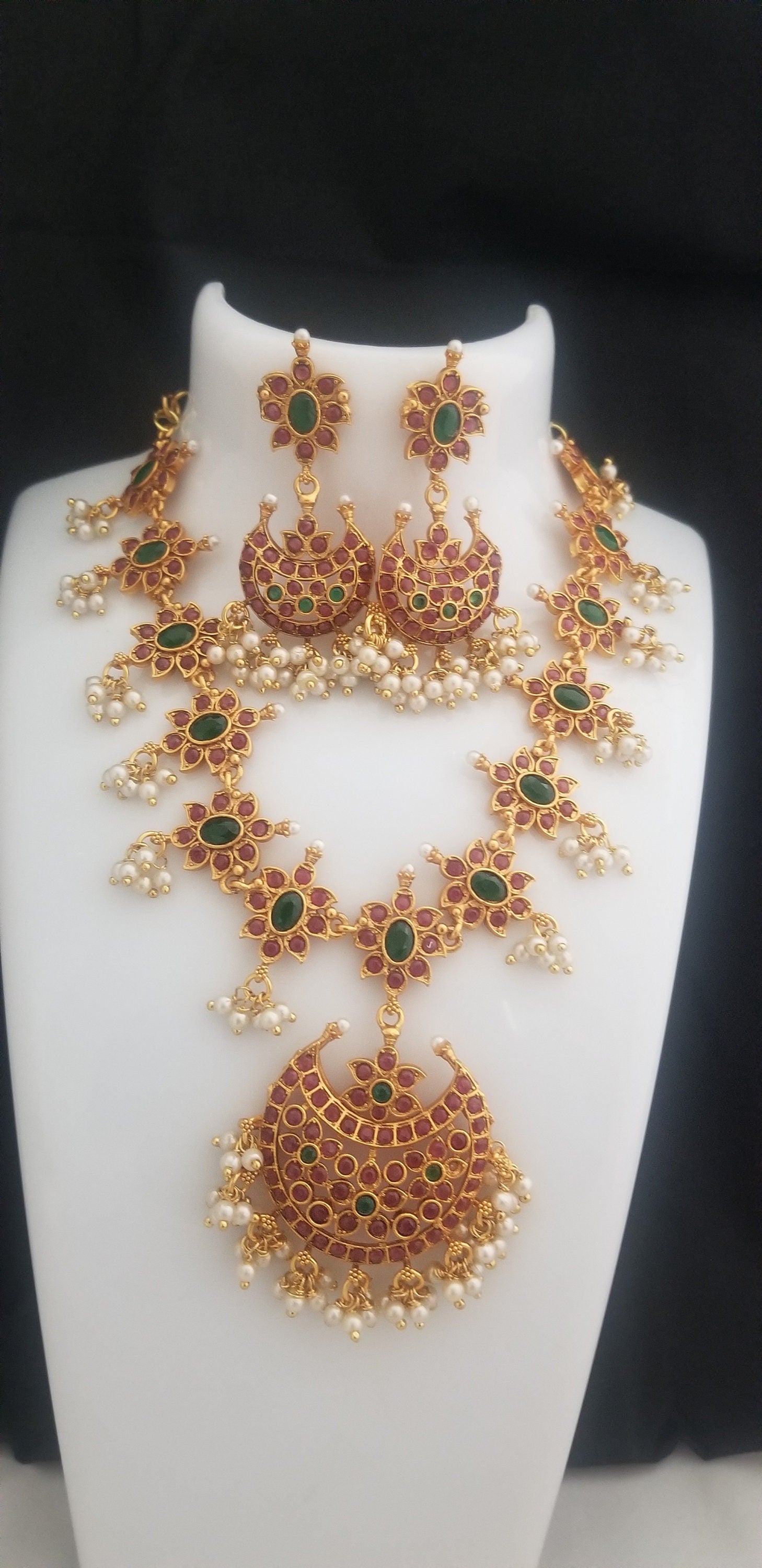 Premium Quality Kemp stone Guttapusalu Necklace with matching Earrings