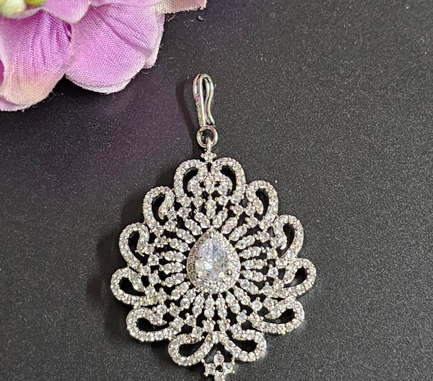 AD stone with Diamond finish with stone hanging Tikka/Nethichutti
