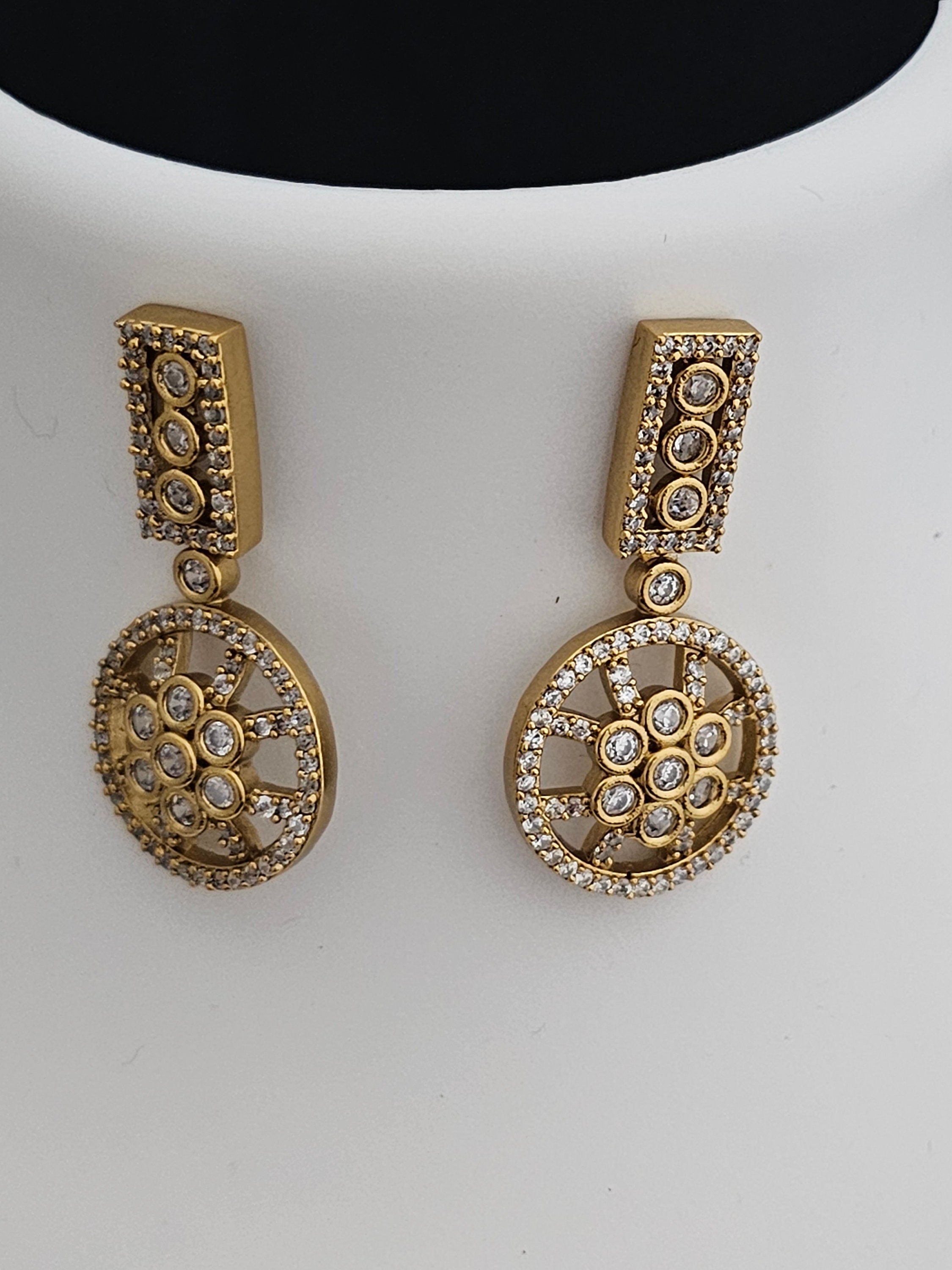 Flower type Premium Quality Matte finish Necklace with matching Earrings