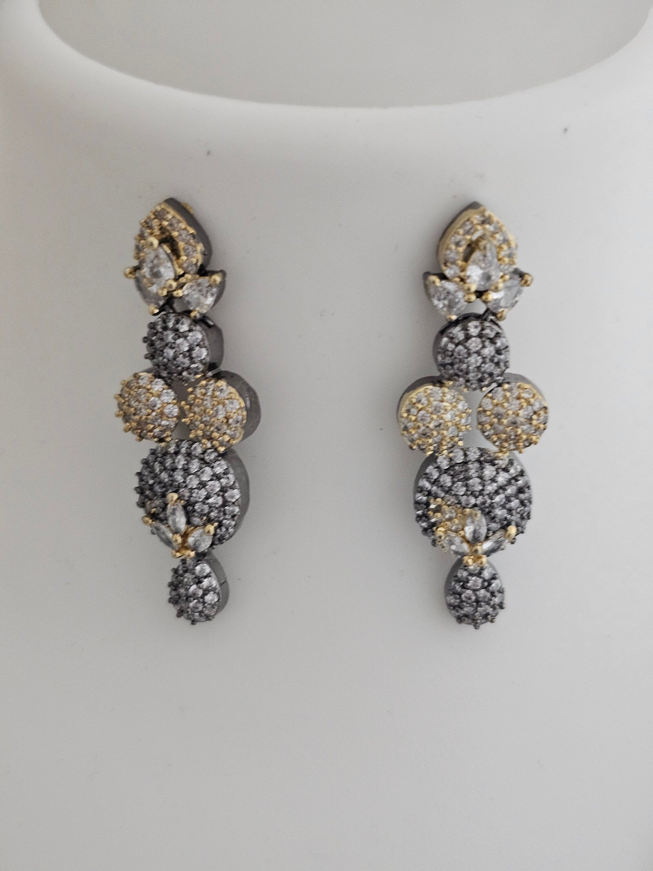 Premium Quality Gold and Black Polish Victorian Necklace with Beautiful Victorian matching Earrings