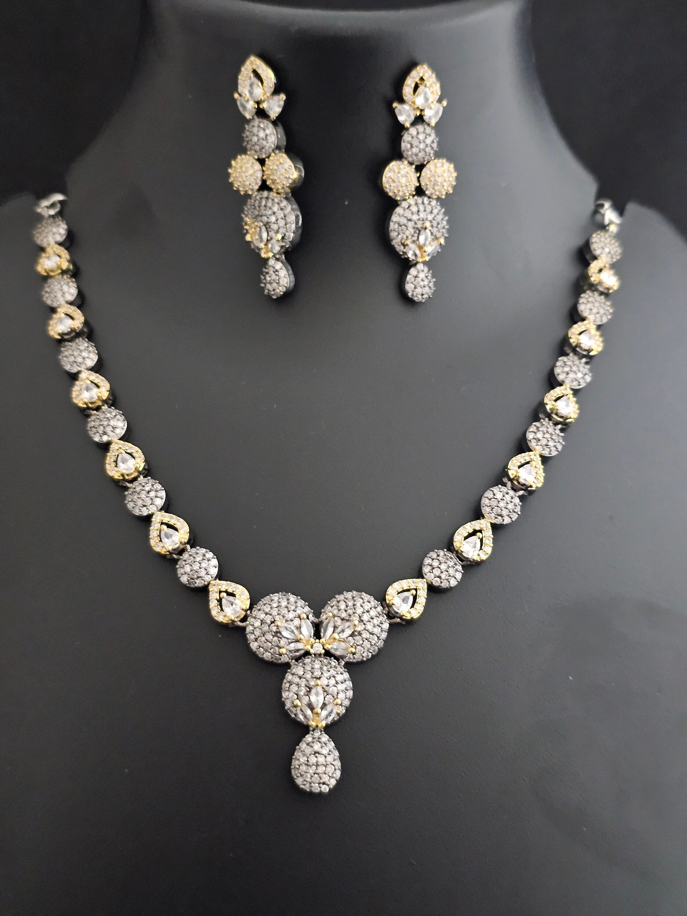 Premium Quality Gold and Black Polish Victorian Necklace with Beautiful Victorian matching Earrings